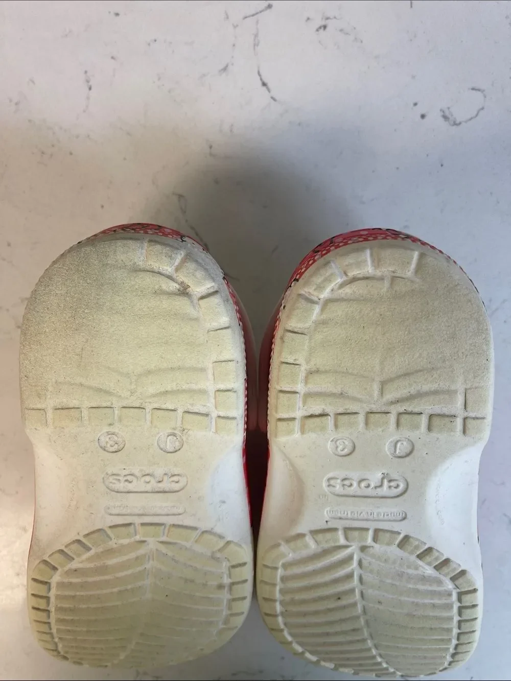 Crocs GIRLS - KID HELLO KITTY CLASSIC Size 3 Junior Hello Kitty X Crocs 210576